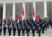 Foto Bersama 48 Menteri dan 5 Kepala Lembaga Kabinet Merah Putih di Istana Negara