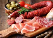7 Makanan Kaya Protein yang Harus Dihindari, Salah Satunya Memicu Kanker