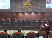Mengamati Posisi Duduk Anwar Usman Paman Gibran Paling Ujung pada Putusan MK Hapus Presidential Threshold