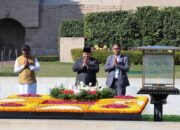 Momen Khidmat Presiden Prabowo beri Penghormatan untuk Mendiang Mahatma Gandhi di Rajghat Memorial