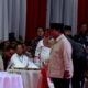 Prabowo Hormat ke Try Sutrisno sebelum Pidato di Hadapan Purnawirawan TNI