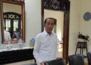 Terima Wartawan di Kediamannya, Wajah Jokowi Tampak Bengkak dan Pucat